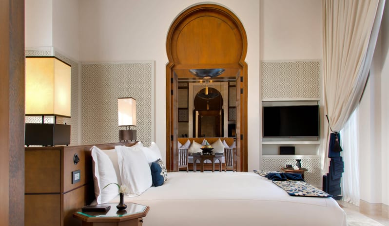 BANYAN TREE TAMOUDA - WATERFRONT POOL VILLA BEDROOM